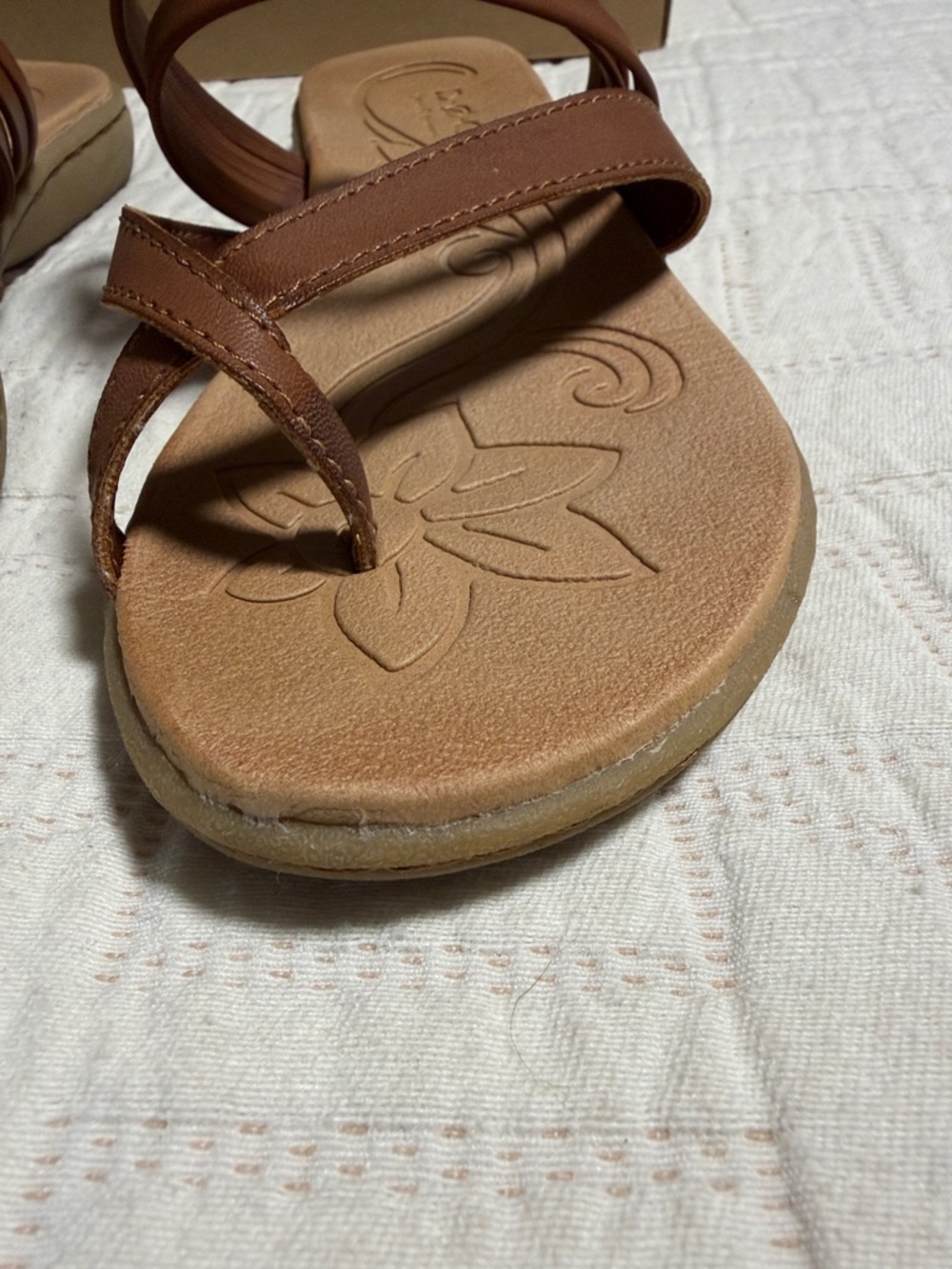 b.o.c. Alisha brown Multi-Strap Toe-Loop Sandals - Picture 3 of 12